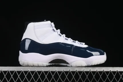 Nike Air Jordan 11 Retro in White / Navy / Red